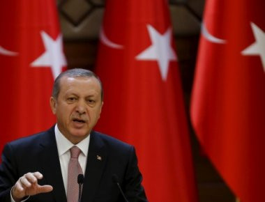 Πως επηρεάζει τον Ερντογάν το οριακό αποτέλεσμα στο δημοψήφισμα